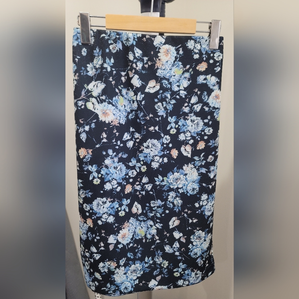 Carmen Marc Valvo Night Roses / Floral Print Women's Skirt